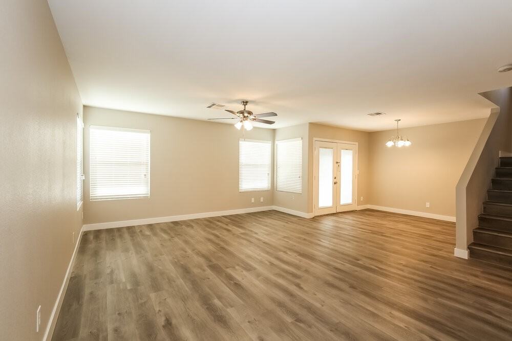 2010 Waverly Cir - Photo 4 of 17