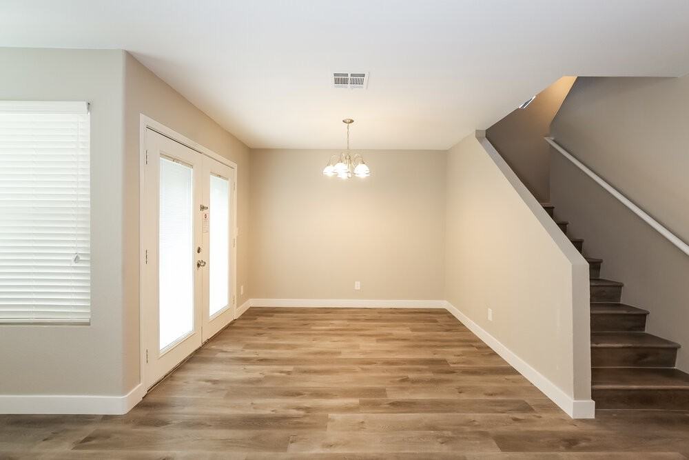 2010 Waverly Cir - Photo 6 of 17