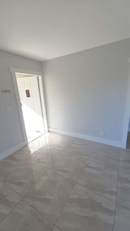 5913 Lincoln St - Photo 4 of 32