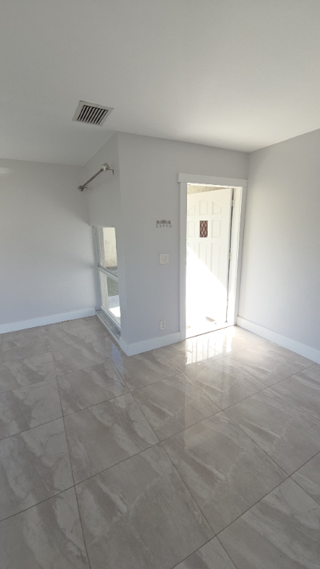 5913 Lincoln St - Photo 7 of 32