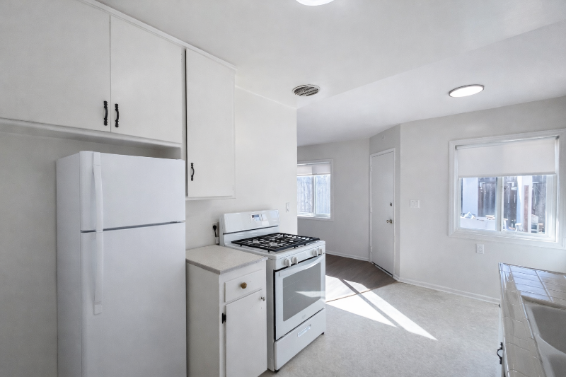 2028 Wallace Ave #A - Photo 4 of 8