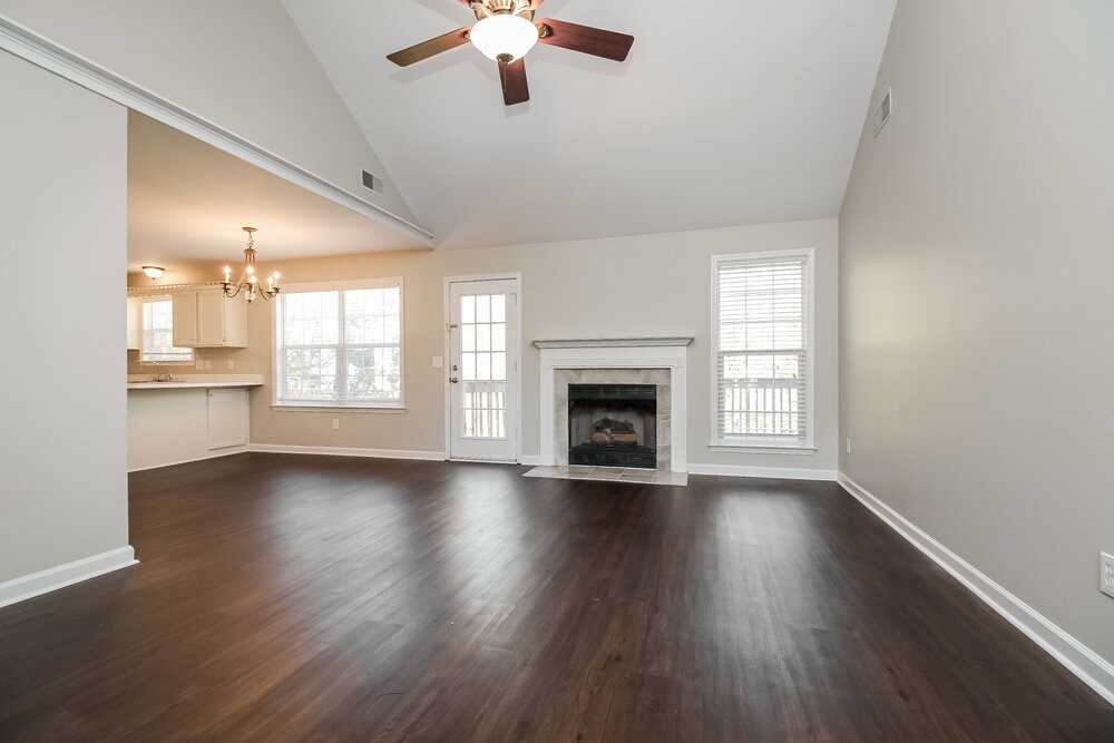 1126 Poplar Hollow Rd - Photo 4 of 17