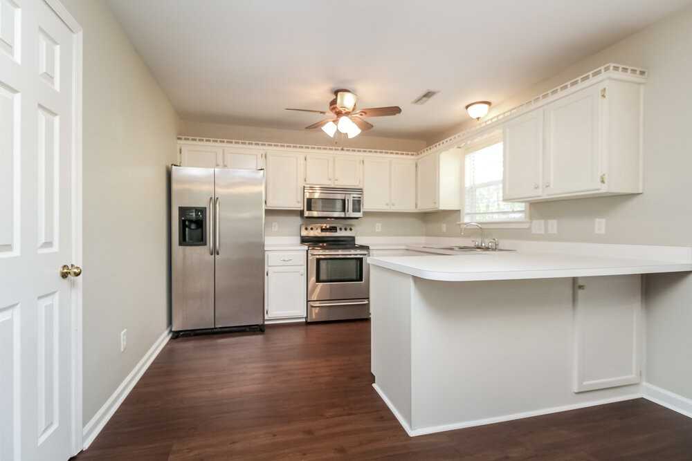 1126 Poplar Hollow Rd - Photo 7 of 17