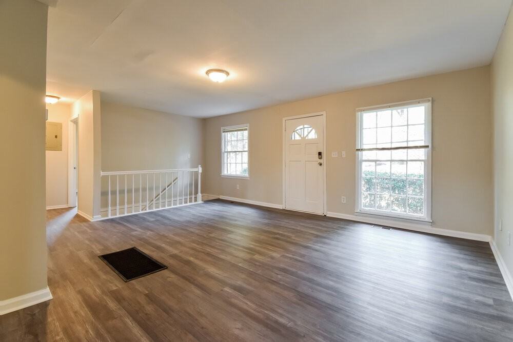 842 Bonneville Ter Nw - Photo 5 of 17