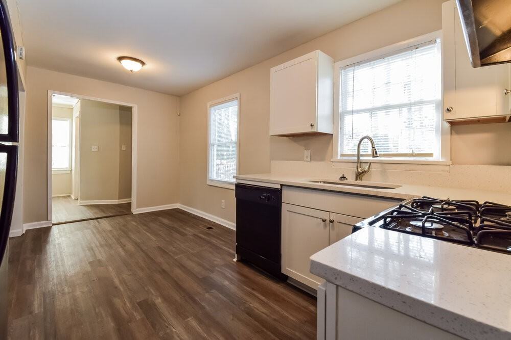 842 Bonneville Ter Nw - Photo 7 of 17