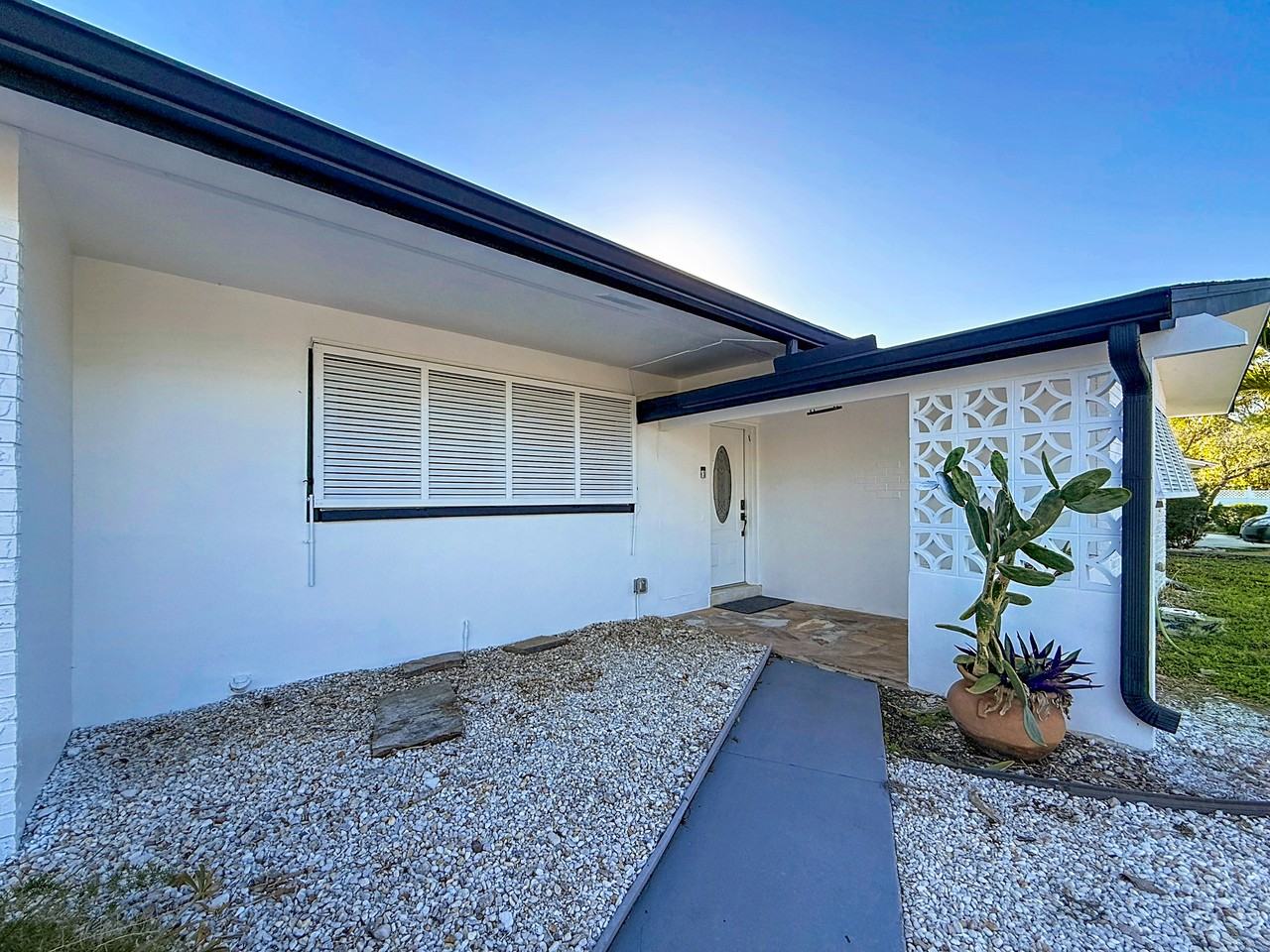 2161 Edythe Drive - Photo 4 of 36