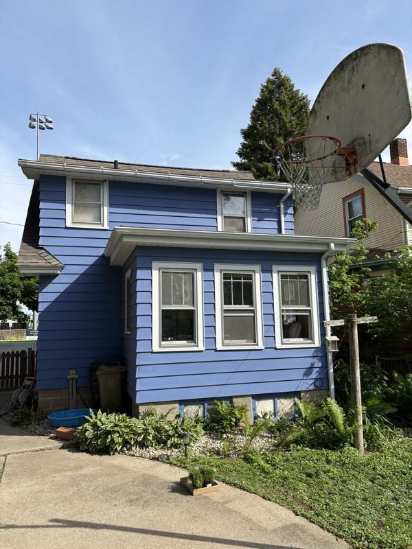 944 E Mifflin St - Photo 3 of 18