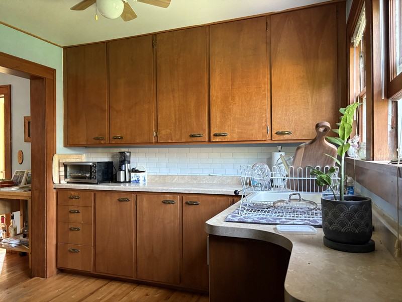 944 E Mifflin St - Photo 7 of 18