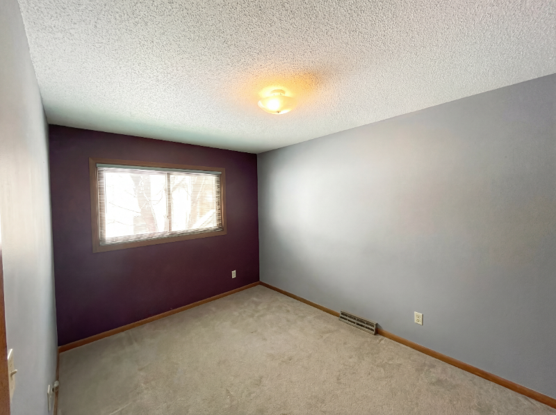 873 Iowa Ave W - Photo 3 of 24