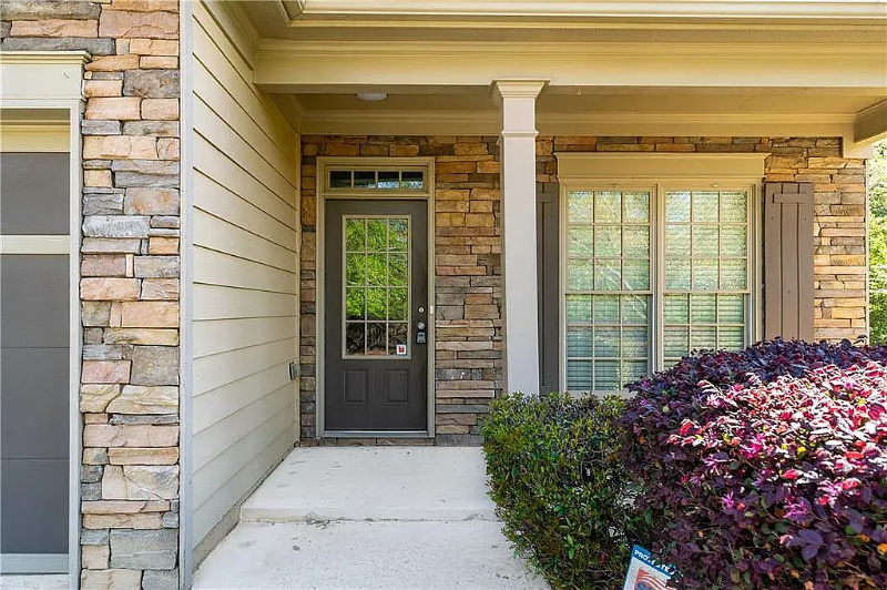 2155 Mindy Ln - Photo 4 of 16