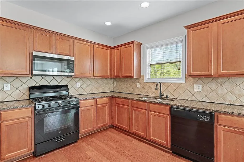 2155 Mindy Ln - Photo 6 of 16