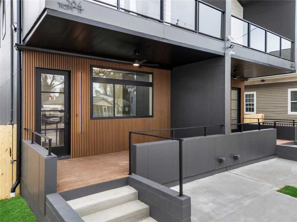 582 Hope St Sw - Photo 3 of 50