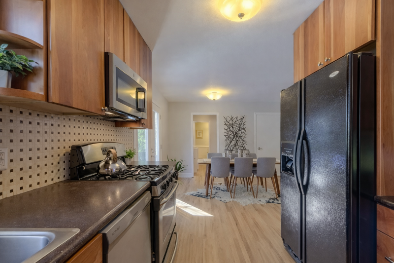 880 35th St #A - Photo 6 of 17