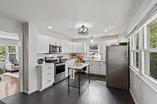 1100 Dover St - Photo 2 of 18