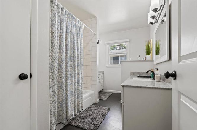 1100 Dover St - Photo 7 of 18