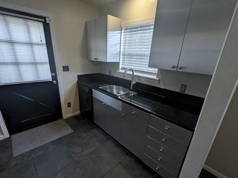 1025 Brookhurst Dr - Photo 3 of 18