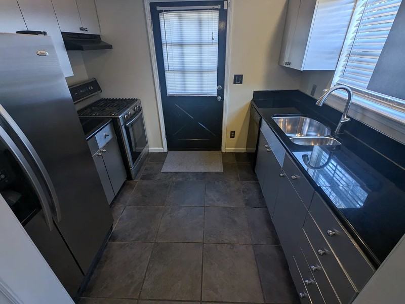 1025 Brookhurst Dr - Photo 4 of 18