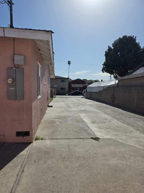 4435 Triggs St - Photo 2 of 10