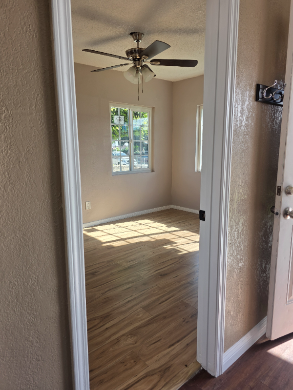 4435 Triggs St - Photo 7 of 9