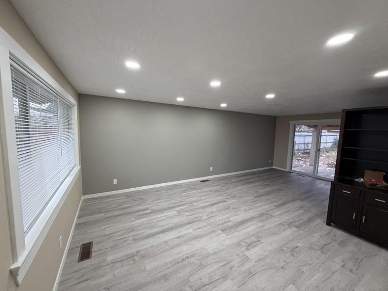 4640 Wyoming Ave Ne - Photo 2 of 10