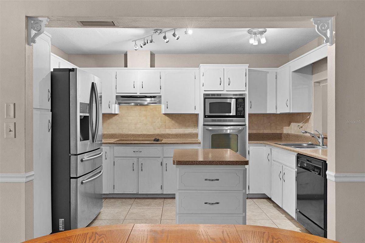 602 Fourth Ave - Photo 2 of 7