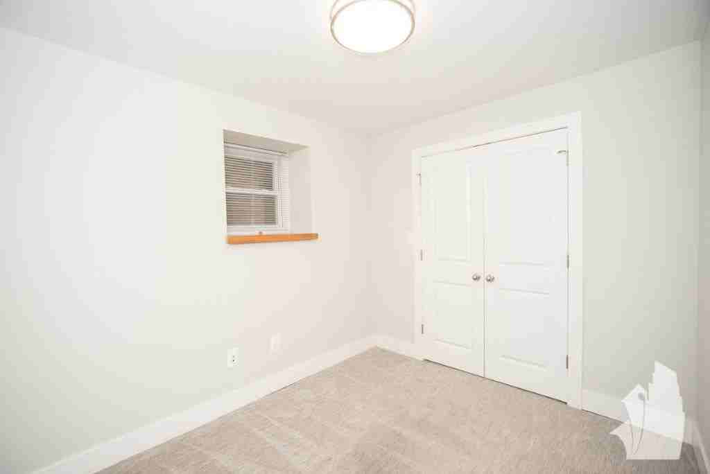 2326 N Southport Ave - Photo 5 of 6