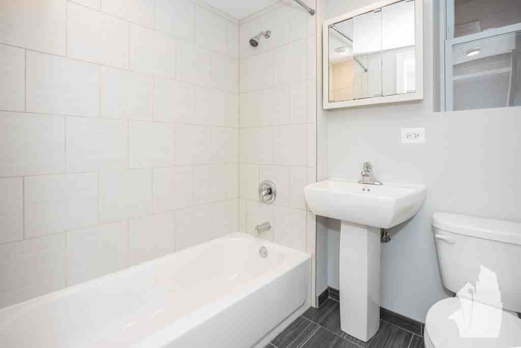 2326 N Southport Ave - Photo 6 of 6