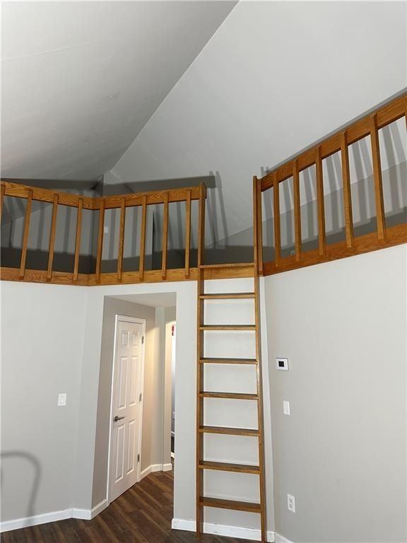 1183 Kingstown Rd ##2r - Photo 6 of 8