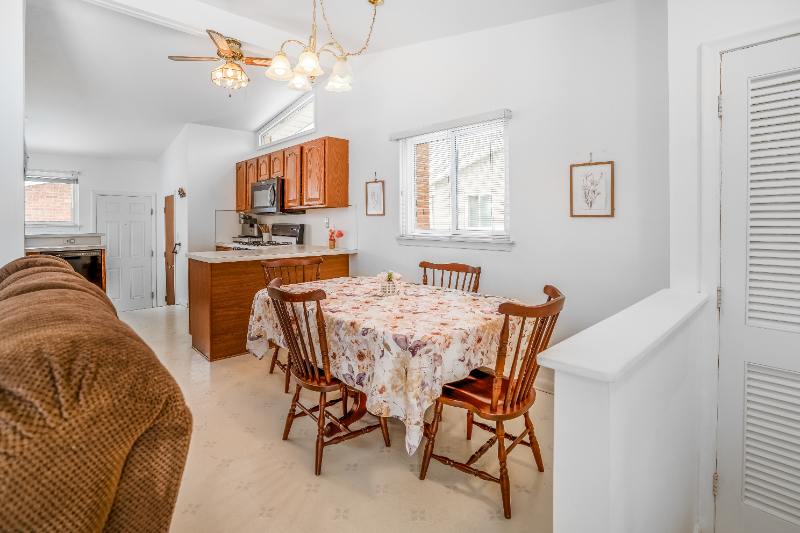 7621 Amboy St - Photo 6 of 19