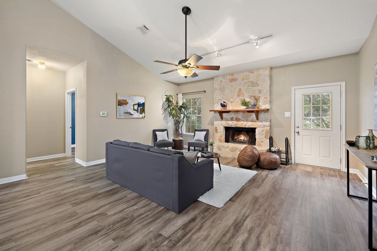 1301 S Quinlan Park Rd - Photo 4 of 19