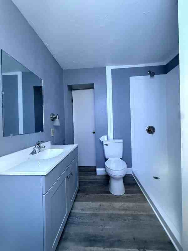 610 E Market St - Photo 3 of 10