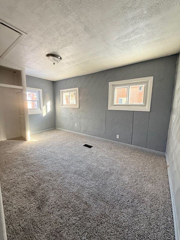 610 E Market St - Photo 5 of 10