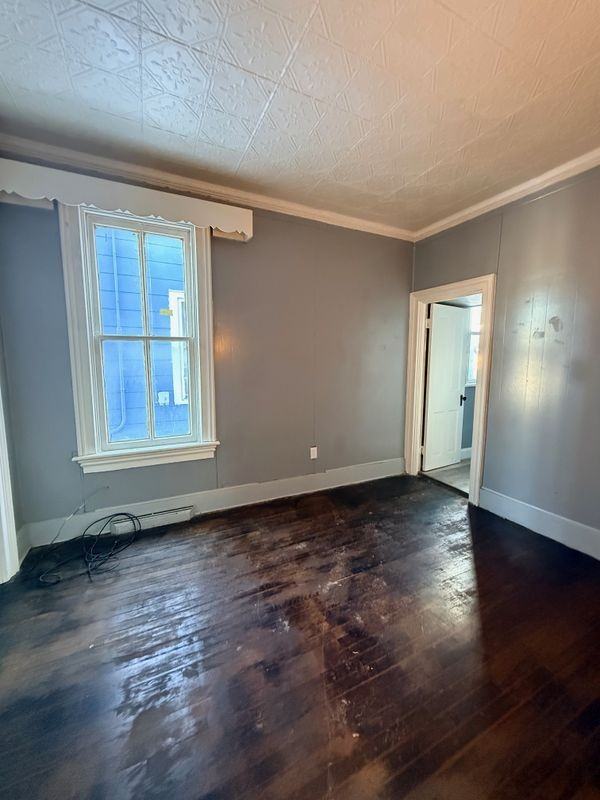 610 E Market St - Photo 7 of 10