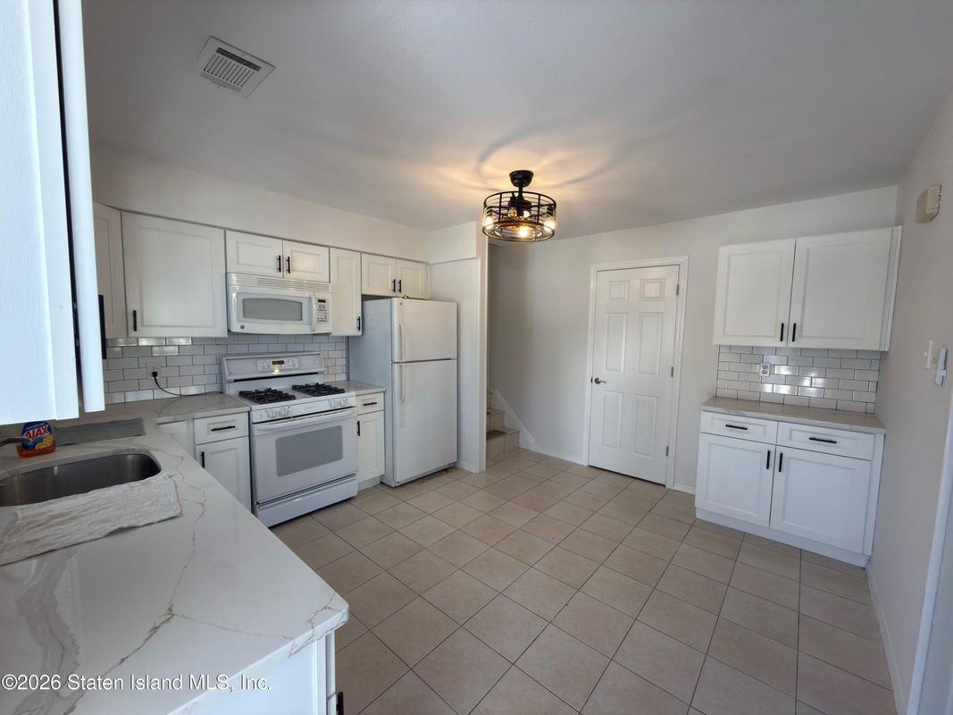 4 Bangor St ##2 - Photo 4 of 9