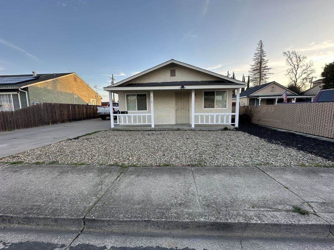 832 Marion St - Photo 2 of 18