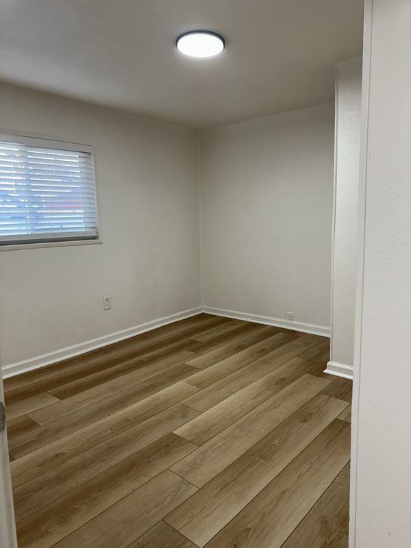 832 Marion St - Photo 4 of 18