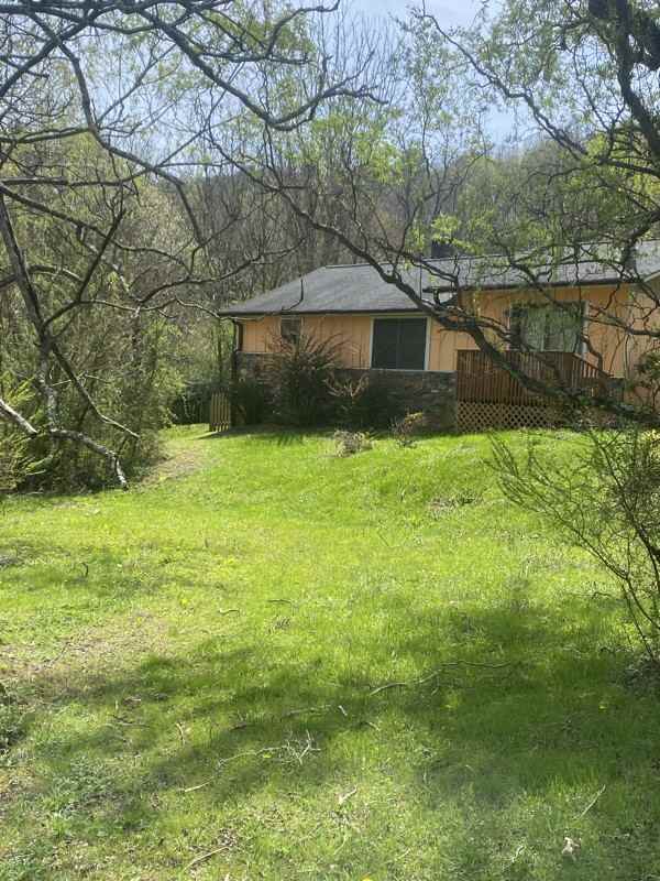 106 Addison Ct - Photo 2 of 20