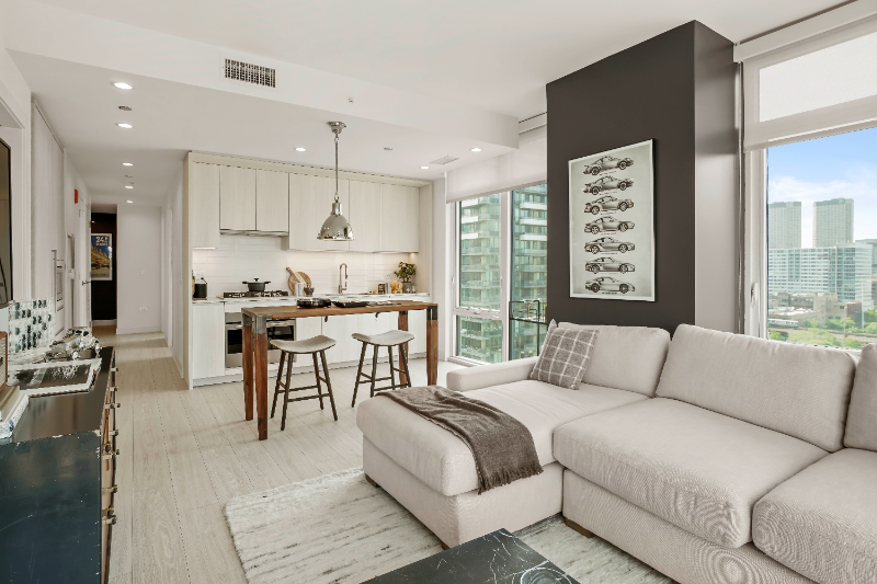 357 N Union Ave - Photo 2 of 16