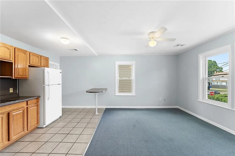 163 Robinson Ave #2R - Photo 2 of 8