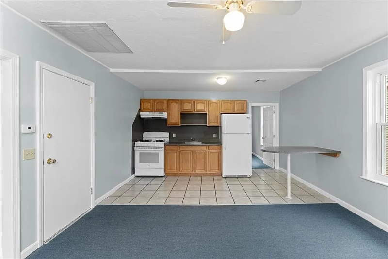 163 Robinson Ave #2R - Photo 4 of 8