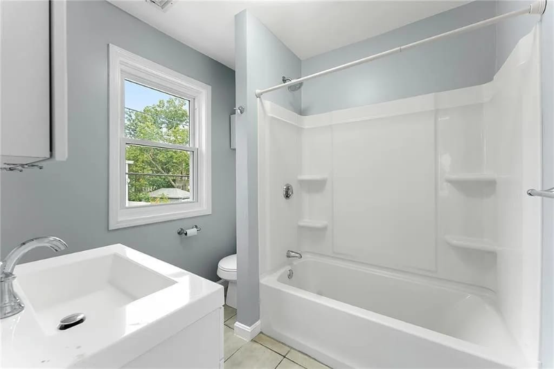 163 Robinson Ave #2R - Photo 5 of 8