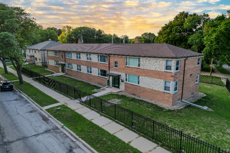 7816 W Lisbon Ave #2 - Photo 2 of 20