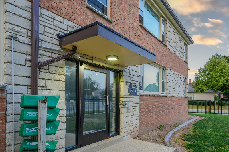 7816 W Lisbon Ave #2 - Photo 4 of 20