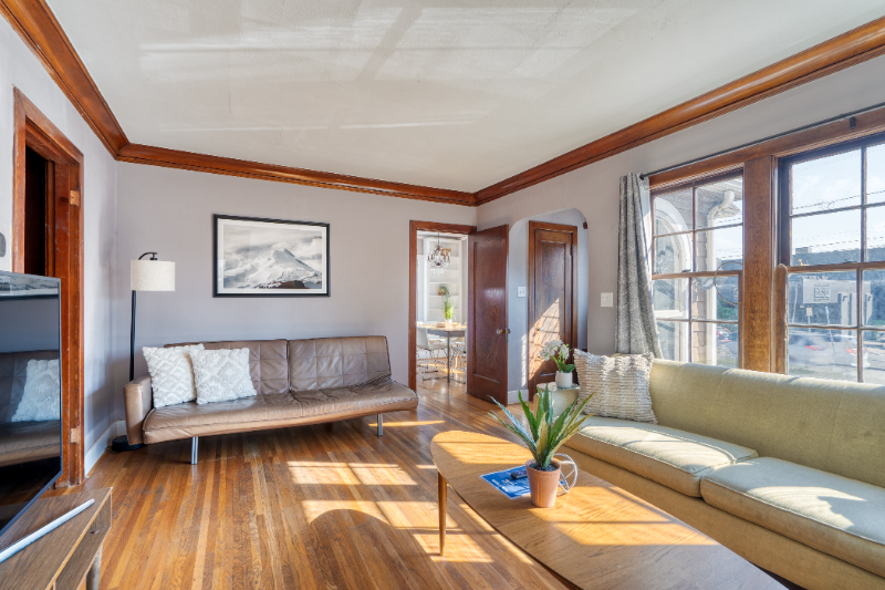 3565 Ne Broadway St - Photo 3 of 17