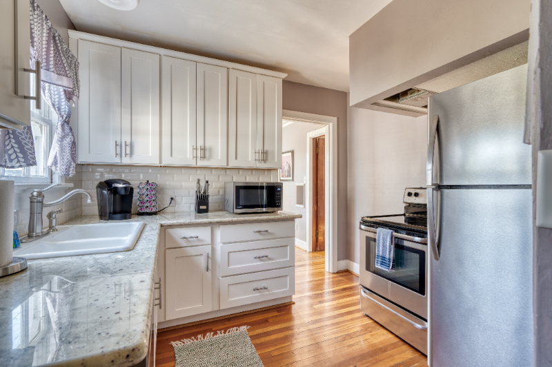 3565 Ne Broadway St - Photo 5 of 17