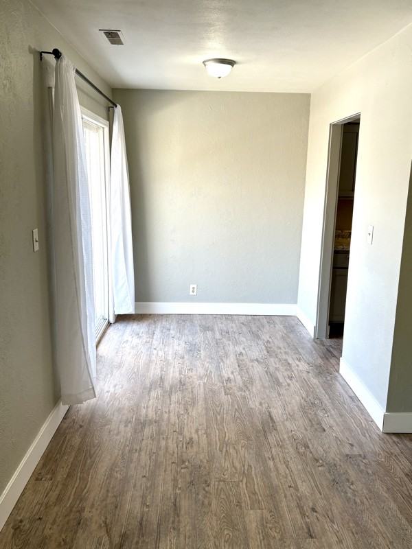 4026 N Illinois Ave #11 - Photo 7 of 20