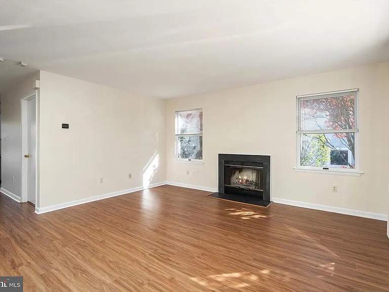 182 Jonathon Dayton Ct - Photo 2 of 5