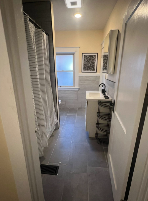 2121 Burnet Ave - Photo 5 of 15