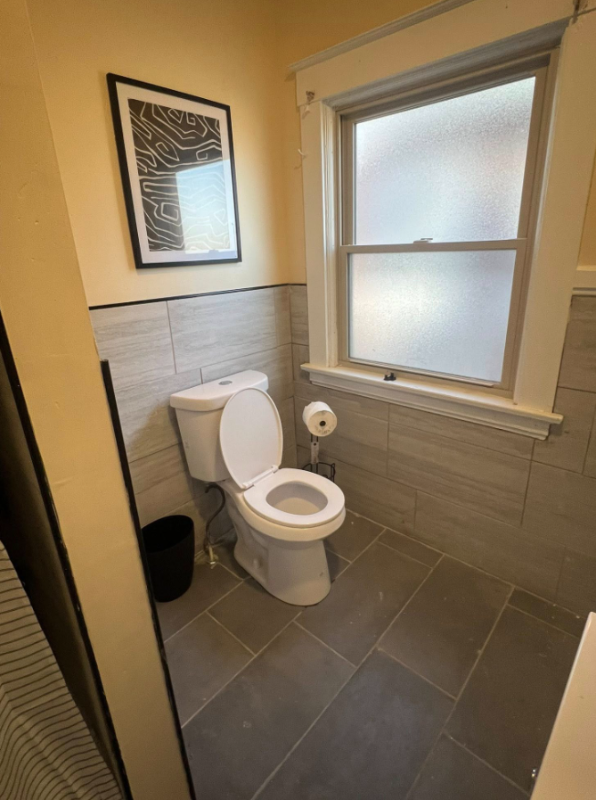 2121 Burnet Ave - Photo 6 of 15