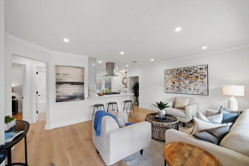 242 Thurston St - Photo 2 of 9